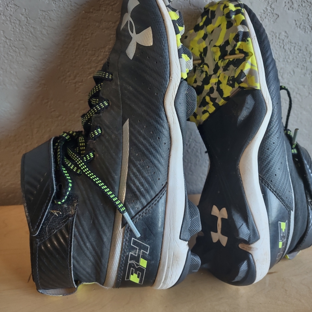 Youth football cleats, Sz 5.5